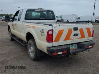 2013 Ford F-250 XL z VIN 1FT7X2B6XDEB81253, wystawiony jako IAAI lot #42854468 z przebiegiem 217 973 mil mil oraz . Historia ofert i sprzedaży dostępna na DreamBid. Obrazek 28.