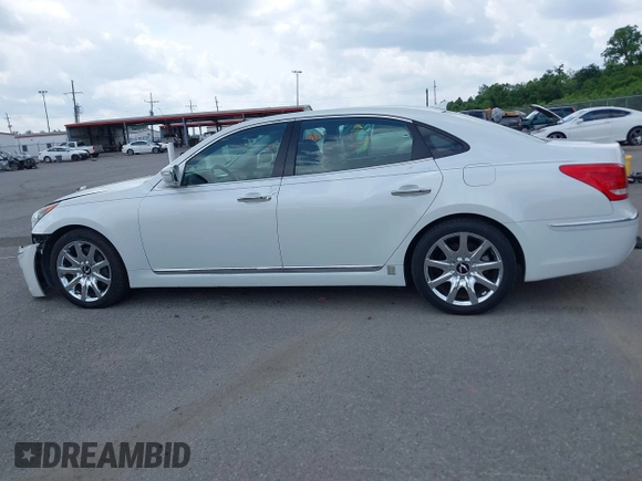 2013 Hyundai Equus Signature with VIN KMHGH4JH2DU059788, listed as a IAAI auction lot 42136278 with 68,672 mi miles and . Bid and sale history available at DreamBid. Image 14.