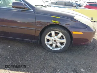 2005 Lexus ES 330 with VIN JTHBA30G255105717, listed as a IAAI auction lot 42083955 with 198,185 mi miles. Bid and sale history available at carsss.com. Image 12.