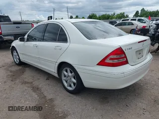 2004 Mercedes-Benz C 240 z VIN WDBRF61J14E016229, wystawiony jako IAAI lot #42576797 z przebiegiem Nie podano mil oraz . Historia ofert i sprzedaży dostępna na DreamBid. Obrazek 3.