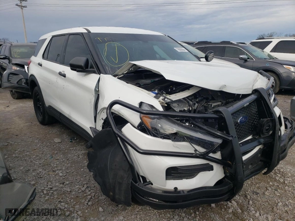 2024 Ford Police Interceptor Utility with VIN 1FM5K8AB8RGA49090, listed as a Copart auction lot 78606064 with 8,951 mi miles and Salvage Title. Bid and sale history available at carsss.com. Image 4.