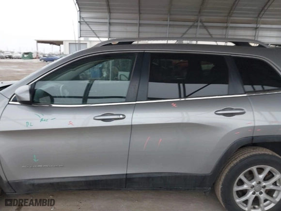 2017 Jeep Cherokee Latitude with VIN 1C4PJLCS2HW596098, listed as a IAAI auction lot 41409241 with 93,569 mi miles. Bid and sale history available at carsss.com. Image 15.
