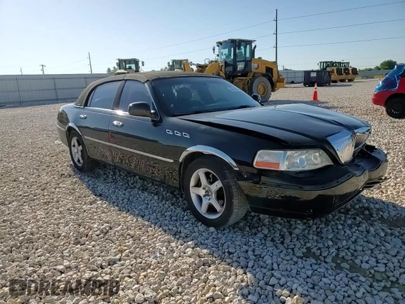 2006 Lincoln Town Car Signature z VIN 1LNHM81V96Y633439, wystawiony jako Copart lot #56548985 z przebiegiem 146 823 mil mil oraz Szkody całkowita. Historia ofert i sprzedaży dostępna na DreamBid. Obrazek 13.