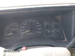1999 Chevrolet Suburban with VIN 3GNEC16R6XG266922, listed as a IAAI auction lot 41992370 with 370,843 mi miles. Bid and sale history available at carsss.com. Image 6.