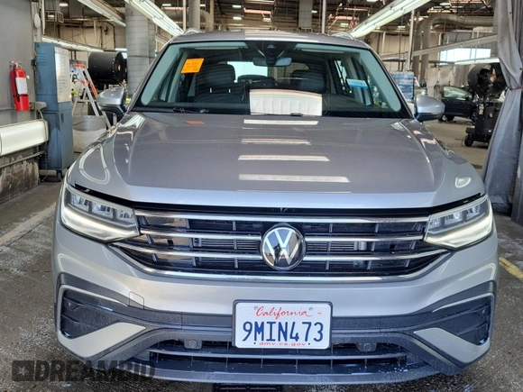 2024 Volkswagen Tiguan SE с VIN 3VV3B7AX9RM106728, выставлен на аукционе IAAI как лот 42845194 с пробегом 23 946 миль миль и . История ставок и продаж доступна на DreamBid. Изображение 38.