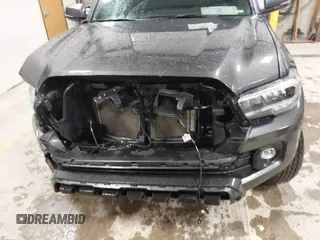 2021 Toyota Tacoma SR z VIN 3TMCZ5AN2MM444249, wystawiony jako IAAI lot #41942146 z przebiegiem 59 429 mil mil oraz . Historia ofert i sprzedaży dostępna na DreamBid. Obrazek 13.