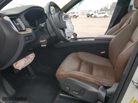 2021 Volvo XC60 Momentum with VIN YV4102DK9M1698729, listed as a Copart auction lot 49818525 with 42,608 mi miles and Salvage Title. Bid and sale history available at carsss.com. Image 7.