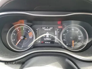 2019 Jeep Cherokee Latitude z VIN 1C4PJLCB8KD263455, wystawiony jako Copart lot #64126085 z przebiegiem 96 734 mil mil oraz Szkoda całkowita • Salvage title. Historia ofert i sprzedaży dostępna na DreamBid. Obrazek 9.