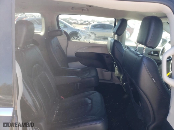 2019 Chrysler Pacifica Touring L with VIN 2C4RC1BG1KR698285, listed as a Copart auction lot 83982554 with 118,825 mi miles and Clean Title. Bid and sale history available at carsss.com. Image 11.