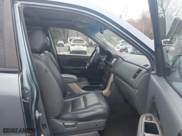 2008 Honda Pilot EX-L with VIN 5FNYF18788B005226, listed as a IAAI auction lot 41716321 with 285,622 mi miles. Bid and sale history available at carsss.com. Image 5.