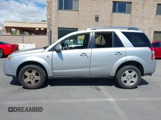 2007 Saturn VUE V6 z VIN 5GZCZ53467S873263, wystawiony jako IAAI lot #42253824 z przebiegiem 157 810 mil mil oraz . Historia ofert i sprzedaży dostępna na DreamBid. Obrazek 14.