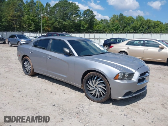 2013 Dodge Charger SE z VIN 2C3CDXBG0DH639988, wystawiony jako IAAI lot #40032112 z przebiegiem 197 941 mil mil oraz . Historia ofert i sprzedaży dostępna na DreamBid. Obrazek 1.