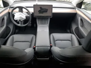 2024 Tesla Model Y Long Range z VIN 7SAYGDEE9RA293776, wystawiony jako Copart lot #51289225 z przebiegiem 12 990 mil mil oraz Szkoda całkowita • Salvage title. Historia ofert i sprzedaży dostępna na DreamBid. Obrazek 8.