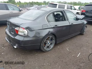 2008 BMW 3 Series 335i z VIN WBAVB73508PA66373, wystawiony jako IAAI lot #42307099 z przebiegiem 121 291 mil mil oraz . Historia ofert i sprzedaży dostępna na DreamBid. Obrazek 4.