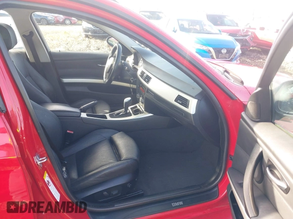 2007 BMW 3 Series 328xi с VIN WBAVT73507FZ36976, выставлен на аукционе IAAI как лот 41647516 с пробегом 157 049 миль миль и . История ставок и продаж доступна на DreamBid. Изображение 5.