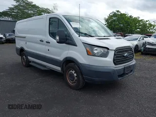 2018 Ford Transit z VIN 1FTYR1YM9JKB43850, wystawiony jako IAAI lot #42151963 z przebiegiem 72 286 mil mil oraz . Historia ofert i sprzedaży dostępna na DreamBid. Obrazek 1.