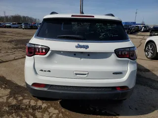 2024 Jeep Compass Latitude Lux z VIN 3C4NJDFN7RT104207, wystawiony jako Copart lot #47723925 z przebiegiem 14 935 mil mil oraz Szkoda całkowita • Salvage title. Historia ofert i sprzedaży dostępna na DreamBid. Obrazek 6.
