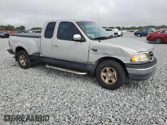 2000 Ford F-150 XL z VIN 2FTRX07L1YCA33404, wystawiony jako Copart lot #51214145 z przebiegiem Nie podano mil oraz Szkoda całkowita • Salvage title. Historia ofert i sprzedaży dostępna na DreamBid. Obrazek 4.