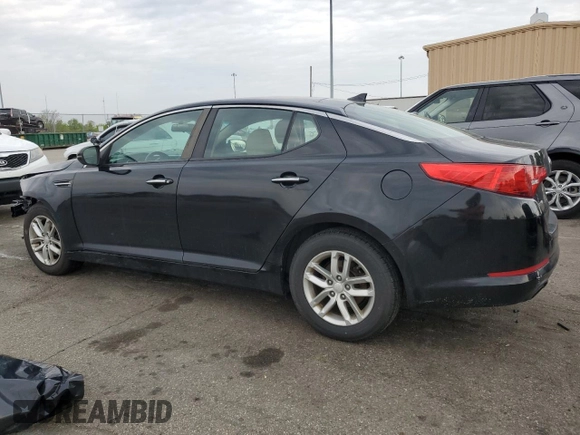 2013 Kia Optima LX z VIN 5XXGM4A73DG236538, wystawiony jako Copart lot #54799965 z przebiegiem 176 640 mil mil oraz Szkoda całkowita • Salvage title. Historia ofert i sprzedaży dostępna na DreamBid. Obrazek 2.