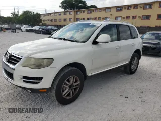 2008 Volkswagen Touareg V6 z VIN WVGBE77L78D052289, wystawiony jako Copart lot #58817765 z przebiegiem 139 818 mil mil oraz Tytuł czysty. Historia ofert i sprzedaży dostępna na DreamBid. Obrazek 1.