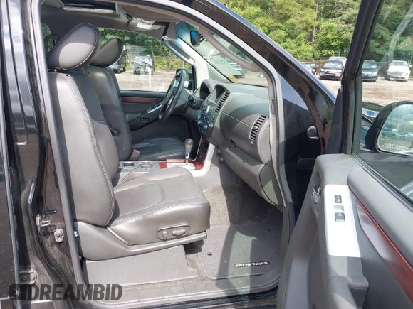 2012 Nissan Pathfinder S z VIN 5N1AR1NN6CC633279, wystawiony jako IAAI lot #42523354 z przebiegiem 141 256 mil mil oraz . Historia ofert i sprzedaży dostępna na DreamBid. Obrazek 5.