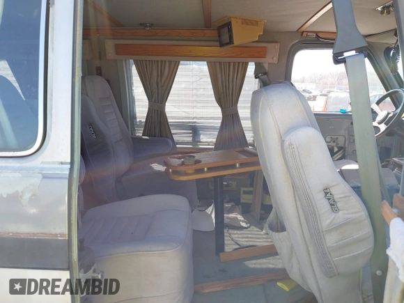 1989 GMC Vandura z VIN 1GDEG25KXK7519540, wystawiony jako IAAI lot #41771047 z przebiegiem 638 734 mil mil oraz . Historia ofert i sprzedaży dostępna na DreamBid. Obrazek 8.