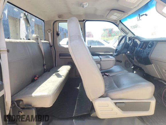 2008 Ford F-350 XL with VIN 1FTWX31R58EA83993, listed as a Copart auction lot 52404675 with 117,443 mi miles and Clean Title. Bid and sale history available at DreamBid. Image 10.