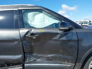 2018 Ford Explorer XLT with VIN 1FM5K8D8XJGC91593, listed as a IAAI auction lot 41838572 with 77,280 mi miles and . Bid and sale history available at carsss.com. Image 5.