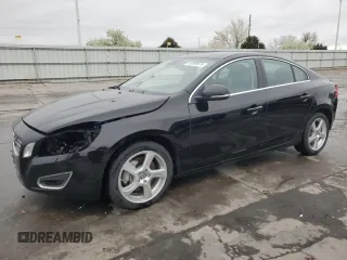 2012 Volvo S60 T5 z VIN YV1622FS2C2032086, wystawiony jako Copart lot #53099675 z przebiegiem 74 743 mil mil oraz Szkoda całkowita • Salvage title. Historia ofert i sprzedaży dostępna na DreamBid. Obrazek 1.