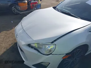 2015 Scion FR-S z VIN JF1ZNAA13F8713996, wystawiony jako IAAI lot #41189792 z przebiegiem 92 730 mil mil oraz . Historia ofert i sprzedaży dostępna na DreamBid. Obrazek 6.