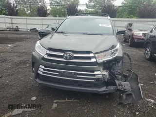 2017 Toyota Highlander XLE with VIN 5TDJZRFH8HS421579, listed as a Copart auction lot 60477245 with 121,417 mi miles and Salvage title. Bid and sale history available at DreamBid. Image 5.