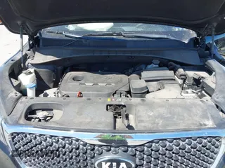 2017 Kia Sorento LX with VIN 5XYPG4A32HG289284, listed as a IAAI auction lot 41869868 with 130,199 mi miles. Bid and sale history available at carsss.com. Image 10.