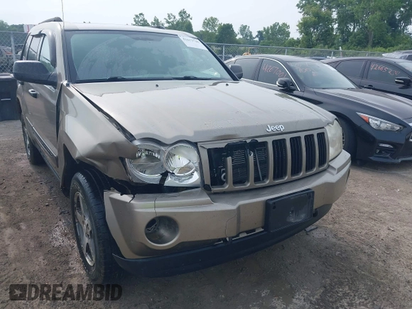2005 Jeep Grand Cherokee Laredo z VIN 1J4GR48K75C719070, wystawiony jako IAAI lot #42673745 z przebiegiem 181 152 mil mil oraz . Historia ofert i sprzedaży dostępna na DreamBid. Obrazek 6.