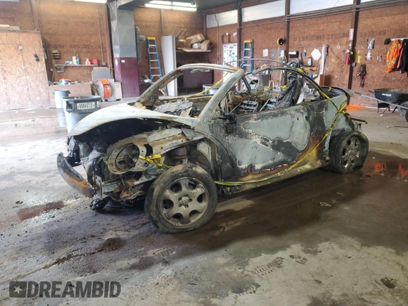 2003 Volkswagen Beetle GLS z VIN 3VWCK21Y13M316089, wystawiony jako Copart lot #51071545 z przebiegiem Nie podano mil oraz Szkoda całkowita • Salvage title. Historia ofert i sprzedaży dostępna na DreamBid. Obrazek 1.