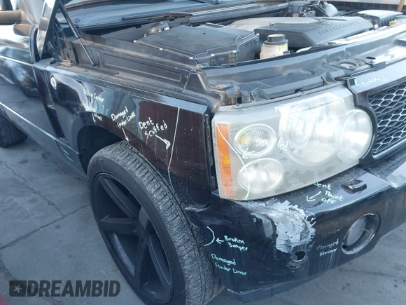 2008 Land Rover Range Rover SC z VIN SALMF13428A297436, wystawiony jako IAAI lot #41578156 z przebiegiem 151 446 mil mil oraz . Historia ofert i sprzedaży dostępna na DreamBid. Obrazek 12.