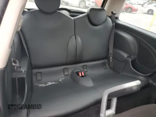 2006 MINI Hardtop S z VIN WMWRE33566TJ34940, wystawiony jako Copart lot #54348295 z przebiegiem 67 435 mil mil oraz Szkoda całkowita • Salvage title. Historia ofert i sprzedaży dostępna na DreamBid. Obrazek 10.