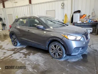 2019 Nissan Kicks S z VIN 3N1CP5CU5KL527934, wystawiony jako Copart lot #56354865 z przebiegiem 134 063 mil mil oraz Czysty tytuł • Clean title. Historia ofert i sprzedaży dostępna na DreamBid. Obrazek 4.