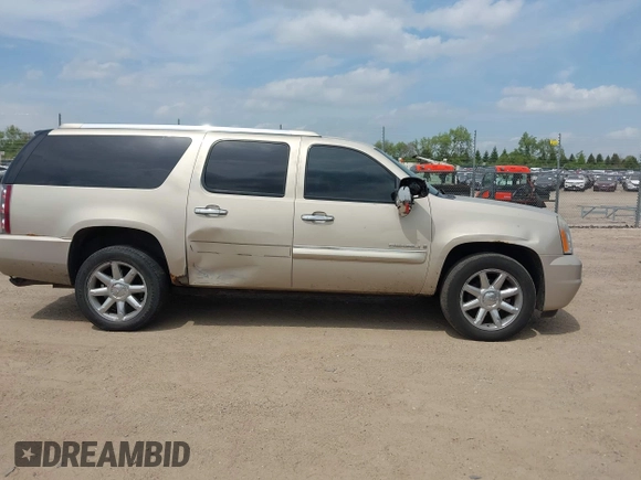2008 GMC Yukon XL z VIN 1GKFK66878J168801, wystawiony jako IAAI lot #42270097 z przebiegiem 249 455 mil mil oraz . Historia ofert i sprzedaży dostępna na DreamBid. Obrazek 13.