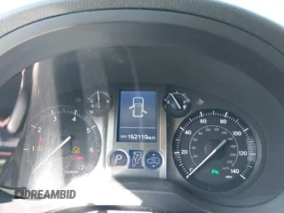 2013 Lexus GX 460 Premium z VIN JTJJM7FX8D5063276, wystawiony jako IAAI lot #41922536 z przebiegiem 162 110 mil mil oraz . Historia ofert i sprzedaży dostępna na DreamBid. Obrazek 7.
