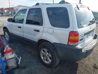 2005 Ford Escape XLT with VIN 1FMYU93145KD85599, listed as a IAAI auction lot 42036751 with 221,039 mi miles and . Bid and sale history available at DreamBid. Image 3.