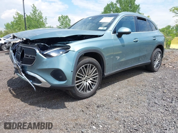 2025 Mercedes-Benz GLC 300 z VIN W1NKM4HB7SF357792, wystawiony jako IAAI lot #42177374 z przebiegiem 982 mil mil oraz . Historia ofert i sprzedaży dostępna na DreamBid. Obrazek 2.
