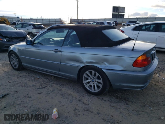 2004 BMW 3 Series 325Ci with VIN WBABW33434PL33682, listed as a Copart auction lot 81960894 with 135,460 mi miles and Salvage Title. Bid and sale history available at carsss.com. Image 2.