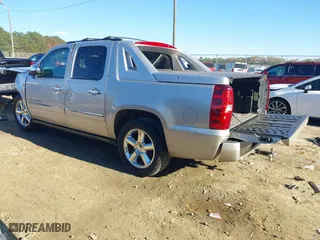 2011 Chevrolet Avalanche LTZ with VIN 3GNMCGE01BG331489, listed as a IAAI auction lot 40914760 with 1 mi miles. Bid and sale history available at carsss.com. Image 3.