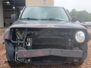 2017 Jeep Patriot Sport with VIN 1C4NJPBA0HD157503, listed as a IAAI auction lot 41957969 with 107,616 mi miles. Bid and sale history available at carsss.com. Image 12.