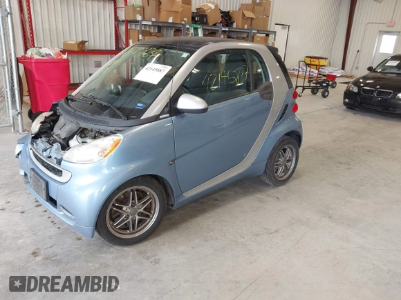 2011 Smart fortwo Pure z VIN WMEEJ3BA9BK432217, wystawiony jako IAAI lot #42145887 z przebiegiem 135 480 mil mil oraz . Historia ofert i sprzedaży dostępna na DreamBid. Obrazek 2.