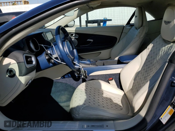 2019 Aston Martin DB11 z VIN SCFRMFCWXKGM06913, wystawiony jako Copart lot #43062865 z przebiegiem 34 383 mil mil oraz Szkoda całkowita • Salvage title. Historia ofert i sprzedaży dostępna na DreamBid. Obrazek 7.