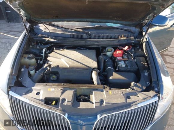 2016 Lincoln MKT EcoBoost z VIN 2LMHJ5AT4GBL02910, wystawiony jako IAAI lot #41192092 z przebiegiem 76 999 mil mil oraz . Historia ofert i sprzedaży dostępna na DreamBid. Obrazek 10.