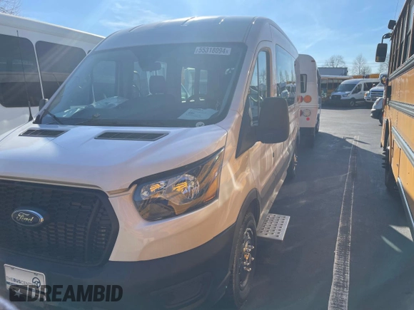 2023 Ford Transit Passenger XL with VIN 1FBAX2C83PKB01131, listed as a Copart auction lot 49160085 with 500 mi miles and Clean Title. Bid and sale history available at DreamBid. Image 2.
