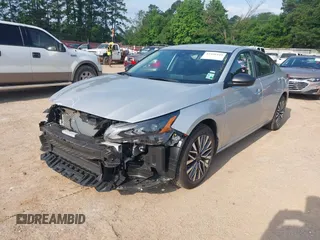 2025 Nissan Altima SV z VIN 1N4BL4DV6SN378171, wystawiony jako IAAI lot #42408449 z przebiegiem 5 405 mil mil oraz . Historia ofert i sprzedaży dostępna na DreamBid. Obrazek 18.