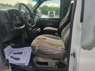 2004 Chevrolet City Express Cargo z VIN 1GAGG25U241161170, wystawiony jako IAAI lot #42470222 z przebiegiem 71 599 mil mil oraz . Historia ofert i sprzedaży dostępna na DreamBid. Obrazek 25.